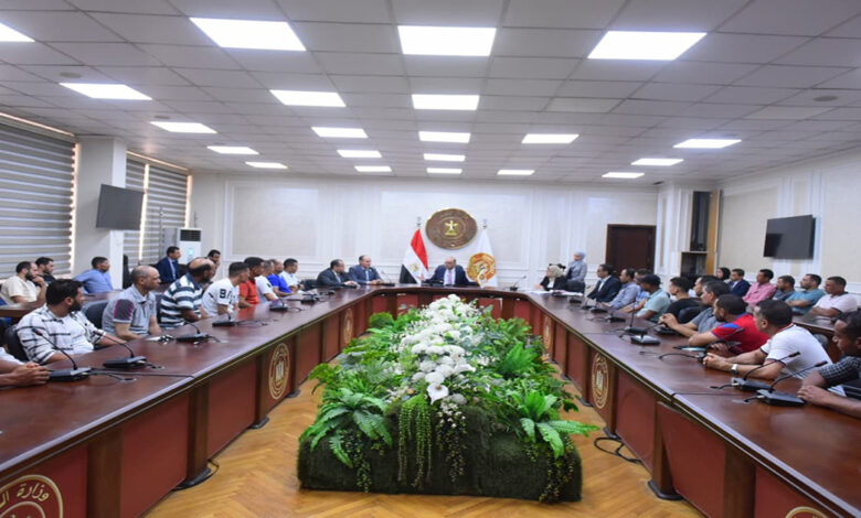 وزير العمل يسلم 93 عقد عمل لعمالة مصرية في البوسنة والإمارات والأردن ضمن خطة فتح أسواق عمل جديدة بالخارج 1 فرص عمل في الإمارات