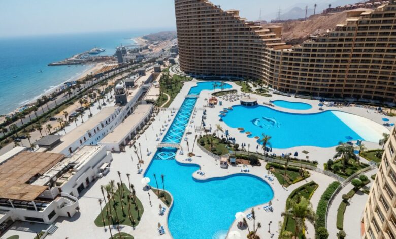 صلاح عامر الرئيس التنفيذي للشركة إيه كابيتال تعلن إعادة افتتاح فندق بورتو السخنة بعد تطوير شامل يواكب معايير الاستدامة العالمية 1 122