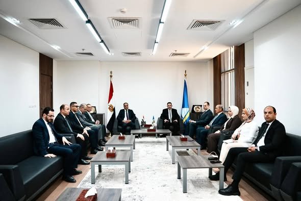 رئيس جهاز حماية المستهلك يلتقي بمحافظ دمياط لبحث تعزيز الرقابة على الأسواق وضبط أسعار السلع وتوافر المنتجات الأساسية للمواطنين 1 723831009 1593335756170172 1261948878191512697 n
