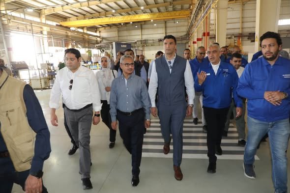 وزير الصناعة ومحافظ بني سويف يتفقدان مشروعات صناعية وتنموية بمنطقة كوم أبو راضي الصناعية 1 727415810 1456198369880482 7346821964799744588 n