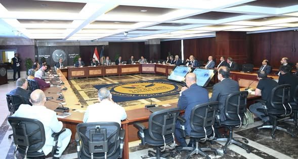 د. إسلام عزام يناقش مع أطراف السوق الاستعدادات الأخيرة لإطلاق "الشورت سيلينج" في البورصة 1 730748967 1024978066993838 2254504317018660746 n